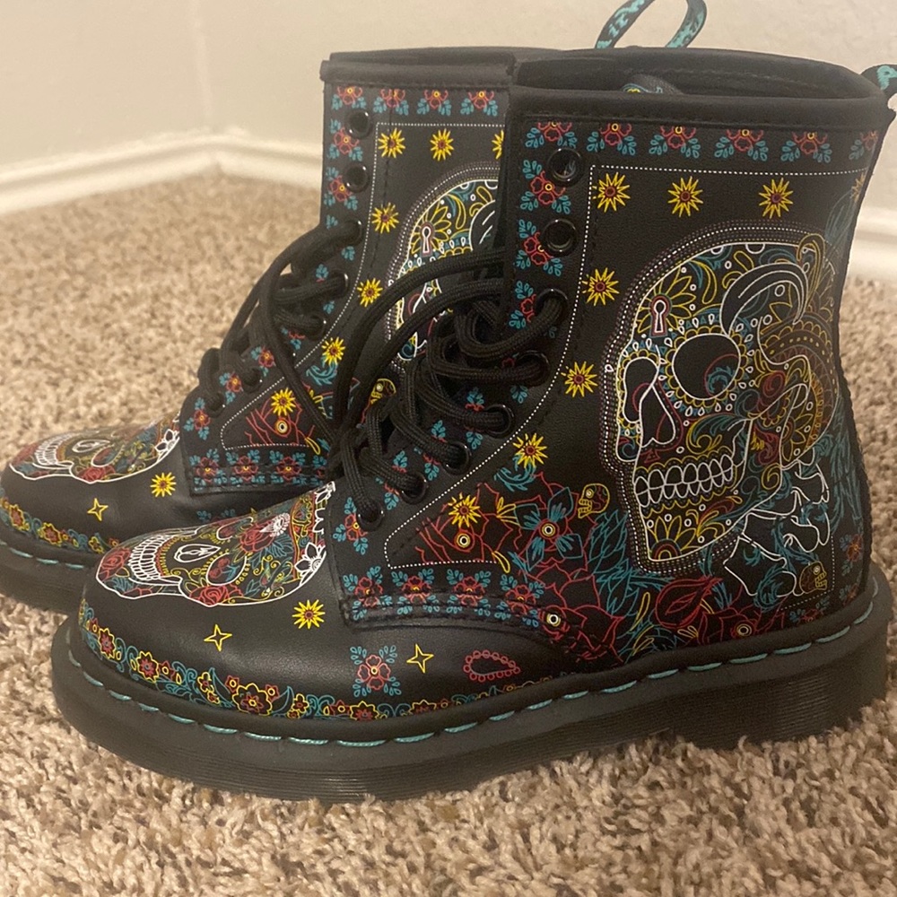 SUGAR SKULL DOC MARTENS
